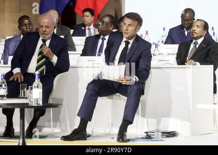 Paris, Frankreich. 23. Juni 2023. Der französische Präsident Emmanuel Macron und der brasilianische Präsident Luiz Inacio Lula Da Silva während der Abschlusssitzung des Gipfels zum Neuen Globalen Finanzpakt am 23. Juni 2023 in Paris, Frankreich. Foto: Stephane Lemouton/Pool/ABACAPRESS.COM Kredit: Abaca Press/Alamy Live News Stockfoto