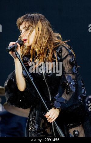 Neapel Italien 21. Juni 2023 Chvrches - Coldplay Eröffnung - live im Diego Armando Maradona Stadion © Andrea Ripamonti / Alamy Stockfoto