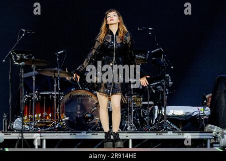 Neapel Italien 21. Juni 2023 Chvrches - Coldplay Eröffnung - live im Diego Armando Maradona Stadion © Andrea Ripamonti / Alamy Stockfoto