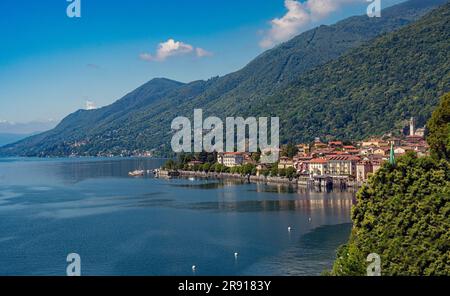 Cannero Riviera, Lago Maggiore. Panoramablick von der Küste der Altstadt. Piemont, Italienische Seen, Italien, Europa Stockfoto