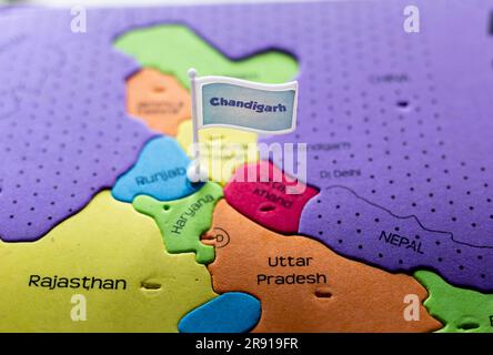 Selektiver Fokus auf Chandigarh - die Hauptstadt Punjab und Haryana auf einer indischen Karte Stockfoto