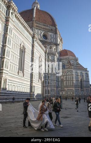 Florenz, Italien - 21. November 2022: Außenansicht der Kathedrale von Florenz auf der Piazza del Duomo Stockfoto