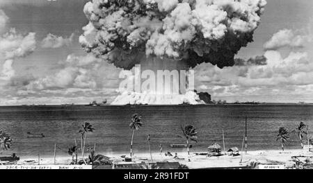 Bikini-Atoll, Marshallinseln, 1. Juli 1946 die Atombombe explodierte über der Zielflotte in der Bikini-Lagune. Stockfoto