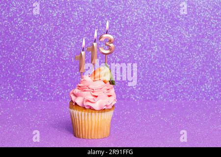 Cupcake Mit Nummer Für Geburtstags- Oder Jubiläumsfeier; Nummer 113 Stockfoto
