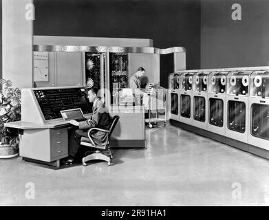 Philadelphia, Pennsylvania: 1951. Der Remington Rand Univac (Universal Automatic Computer) war der erste kommerzielle Computer, der in den USA hergestellt wurde. Der erste Univac wurde am 31. März 1951 in die USA verkauft Volkszählungsamt. Stockfoto