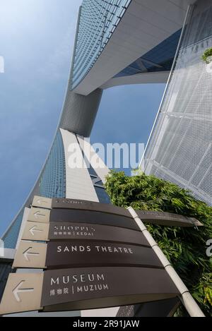 Ein niedriger Winkel Blick auf einige von Singapurs moderner Architektur Stockfoto