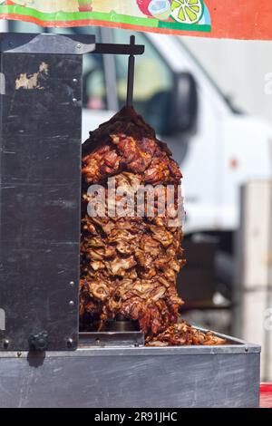 Nahaufnahme eines traditionellen türkischen Döners Kebab Grill. Stockfoto