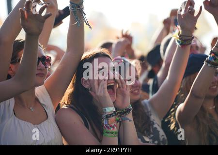 Pilton, Somerset, Großbritannien. 23. Juni 2023 Joey Bada$$ tritt auf der West Holts Bühne auf - Glastonbury Festival 2023 Kredit: Scott Gouldsbrough/Alamy Live News Stockfoto