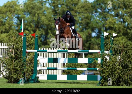 Hassocks, Vereinigtes Königreich, 23. Juni 2023. Das Al-Shira'aa-Hickstead-Derby-Treffen. Große Briten Jake ward in Aktion auf Jaguar während des Agria Derby für den Tom Hudson Trophy Credit: Rhianna Chadwick/Alamy Live News Stockfoto