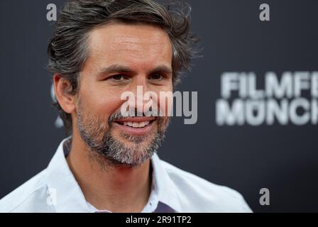 München, Deutschland. 23. Juni 2023. Tom Beck, Schauspieler, kommt zur Eröffnung des Münchner Filmfestivals auf die Gasteig HP8. Das Filmfestival wird dieses Jahr mit dem Film „die persische Version“ eröffnet und zeigt bis 01.07.2023 Filme aus der ganzen Welt. Kredit: Sven Hoppe/dpa/Alamy Live News Stockfoto