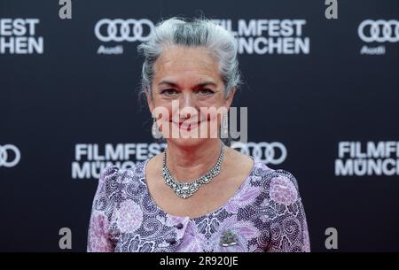 München, Deutschland. 23. Juni 2023. Irina Wanka, Schauspielerin, kommt zur Eröffnung des Münchner Filmfestivals im Gasteig HP8 an. Das Filmfestival wird dieses Jahr mit dem Film „die persische Version“ eröffnet und zeigt bis 01.07.2023 Filme aus der ganzen Welt. Kredit: Sven Hoppe/dpa/Alamy Live News Stockfoto