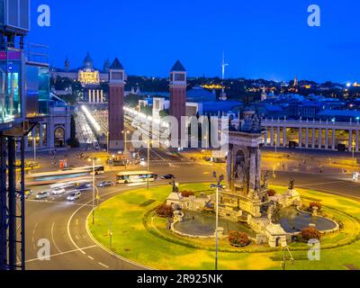 Plaza España ist einer der wichtigsten Plätze in Barcelona, Tor zu der Fountain Light Show von Montjuic und ein wichtiger Verkehrsknotenpunkt. Stockfoto