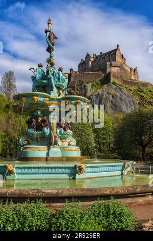 Großbritannien, Schottland, Edinburgh, Ross Fountain vor Edinburgh Castle Stockfoto