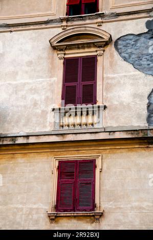 Klassische Architektur in der Küstenstadt Rapallo, Italien. Stockfoto