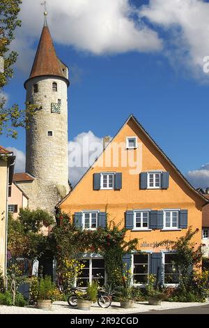 Runder Stadtturm in der Altstadt, Deutschland, Baden-Württemberg, Landkreis Schwaebisch-Halle, Kirchberg an der Jagst Stockfoto