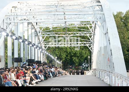 Paris, Frankreich. 23. Juni 2023. KENZO Spring Summer 2024 Runway während der Paris Fashion Week am 2023. Juni in Paris; Frankreich 23/06/2023 Gutschein: dpa/Alamy Live News Stockfoto