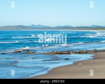 Strand und Meer, Wellen, Coffs Harbour, Australien Stockfoto