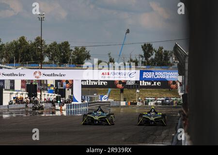 51 MULLER Nico (Hg), Team ABT - CUPRA, Spark-Mahindra, Mahindra M9-Electro, Action 04 FRIJNS Robin (nld), Team ABT - CUPRA, Spark-Mahindra, Mahindra M9-Electro, Action während des Southwire Portland ePrix 2023, 9. Tagung der ABB World FIA Championship 2022-23, Formel E Vom 22. Bis 24. Juni 2023 auf dem Portland International Raceway in Portland, Vereinigte Staaten von Amerika Stockfoto