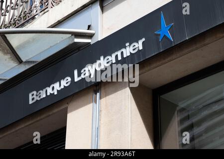 lyon, Frankreich - 06 16 2023 : Banque laydernier Logo Sternblau und Text auf der Fassade der Agentur Büromarke französische Bank Stockfoto