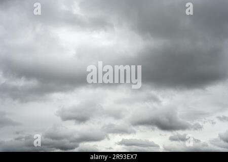 Dunkle Wolken. Stockfoto