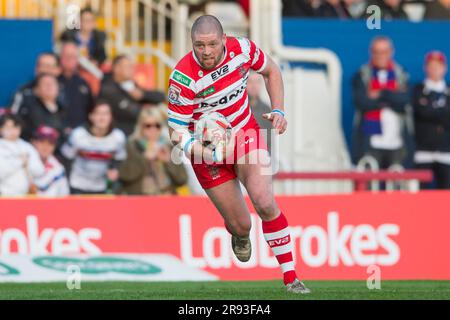 Wakefield, Großbritannien. 17. April 2015. Bild von Allan McKenzie/SWpix.com - 17/04/2015 - Rugby League - Ladbrokes Challenge Cup - Wakefield Trinity Wildcats / Halifax RLFC - Rapid Solicitors Stadium, Wakefield, England - Halifax's Ben Heaton, Ladbrokes, Branding. Kredit: SWpix/Alamy Live News Stockfoto