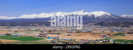 Furano Basin und Mt. Tokachi Gebirgskette Stockfoto