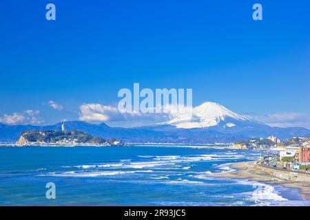 Enoshima Island und Mt. Stockfoto