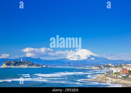 Enoshima Island und Mt. Stockfoto