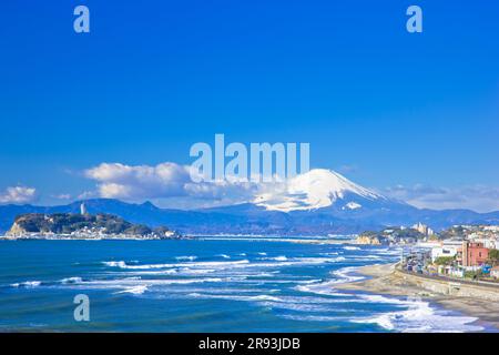 Enoshima Island und Mt. Stockfoto