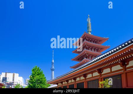 Fünfstöckige Pagode mit Sensoji-Tempel und Tokyo Sky Tree Stockfoto