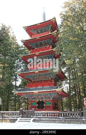 Fünfstöckige Pagode des Nikko-Toshogu-Schreins im Winter Stockfoto