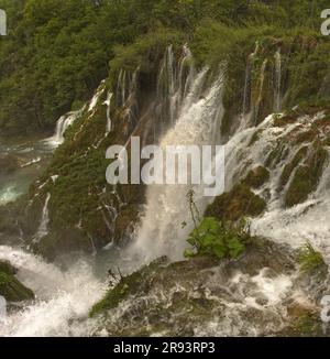 Die Satavci-Wasserfälle im Nationalpark Plitvicer, Kroatien. Stockfoto