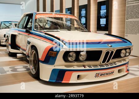 München, Deutschland - 22. Juni 2023: BMW M3 Rennwagen im BMW Museum. Dieses Automobilmuseum in der Nähe des Olymp zeigt die Geschichte von BMW Stockfoto