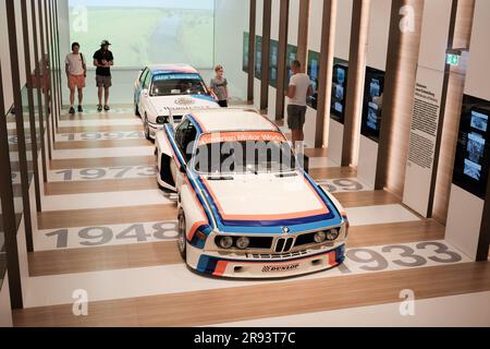 München, Deutschland - 22. Juni 2023: BMW M3 Rennwagen im BMW Museum. Dieses Automobilmuseum in der Nähe des Olymp zeigt die Geschichte von BMW Stockfoto