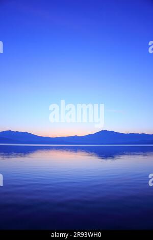 Morgengrauen am Tazawa-See Stockfoto