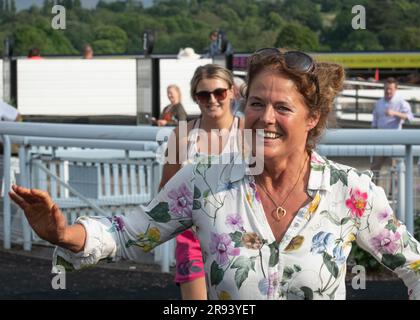 Sheila Lewis Racing auf der Uttoxeter Racecourse Stockfoto