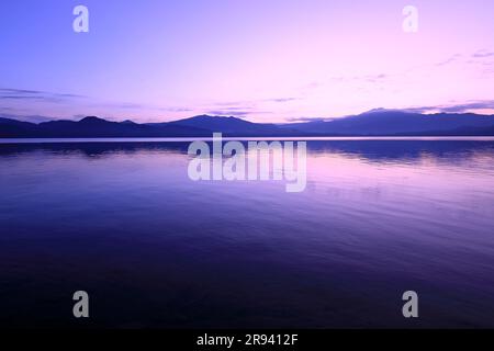 Tazawako-See am Morgen Stockfoto