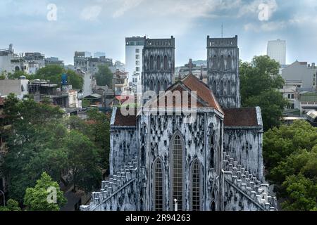 Hinter der Kathedrale in Hanoi, Vietnam. Die Kirche ist im europäischen mittelalterlichen gotischen Stil gestaltet, sehr beliebt im 12. Jahrhundert, basierend auf dem m Stockfoto