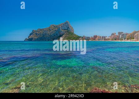 Malerischer Blick auf den Ifach Rock in Calpe, Spanien Stockfoto