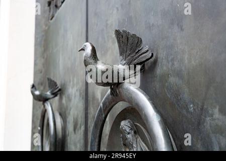 Dekorative und architektonische Details aus der Abtei Santa Giustina vor dem Prato della Valle im Zentrum von Padua, Veneto, Italien. Stockfoto