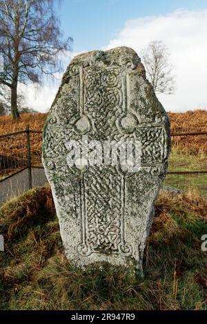 Das Kinord-Kreuz. Eine von Pictish Christian geschnitzte Steinplatte am nordöstlichen Ende von Loch Kinord. Muir aus Dinnet, Grampian Region, Schottland. C800 n. Chr Stockfoto