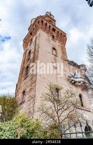 Padua, Italien - 4. April 2022: La Specola ist ein Turm aus dem 14. Jahrhundert, der früher Teil einer mittelalterlichen Burg war und 1767 in einen astronomischen Besessenen umgewandelt wurde Stockfoto