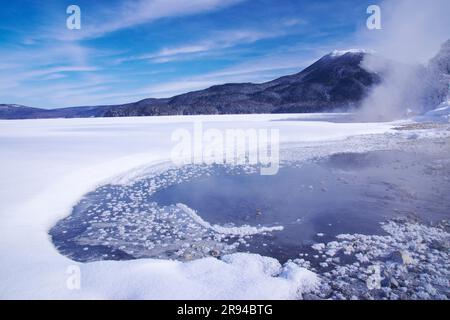 Akan-See, Bokke, Mt. Oakantake und Frostblüten Stockfoto