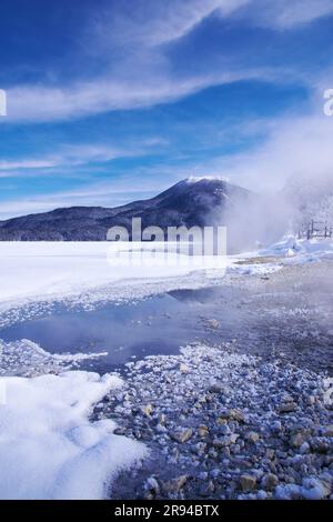 Akan-See, Bokke, Mt. Oakantake und Frostblüten Stockfoto