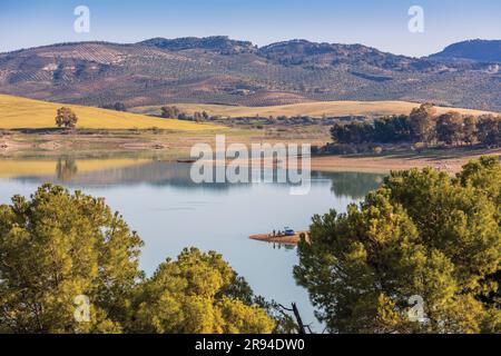 Embalse de Conde De Guadalhorce, oder Conde De Guadalhorce Reservoir, in der Nähe von Perugia, Provinz Malaga, Andalusien, Südspanien. Stockfoto