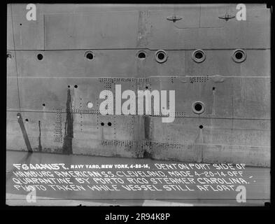 Delle auf der Hafenseite des Hamburg American Steamship Cleveland. Glasplatten-Negative für den Bau und die Reparatur von Gebäuden, Einrichtungen und Schiffen am New York Navy Yard. Stockfoto