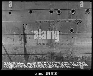 Delle auf der Hafenseite des Hamburg American Steamship Cleveland. Glasplatten-Negative für den Bau und die Reparatur von Gebäuden, Einrichtungen und Schiffen am New York Navy Yard. Stockfoto