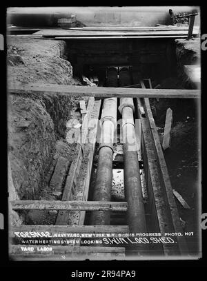 Progress Photo, Warmwasserheizanlage, südwestlich im Schuppen der Lokomotive. Glasplatten-Negative für den Bau und die Reparatur von Gebäuden, Einrichtungen und Schiffen am New York Navy Yard. Stockfoto