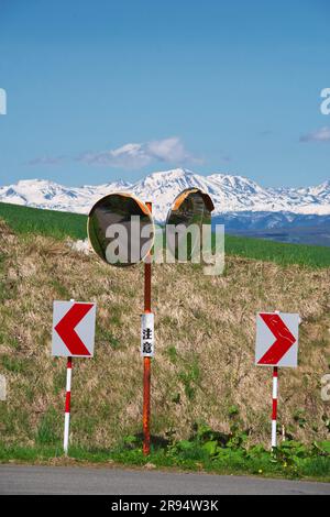 Kurvenspiegel und Taisetsu Zan Stockfoto