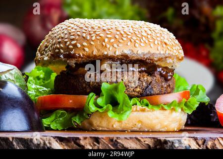 Vegetarischer Burger mit Soja-Fleisch, vegan Stockfoto